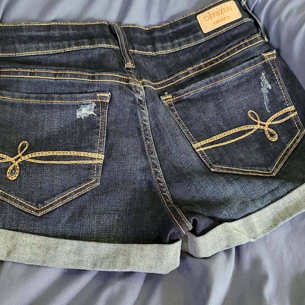 Dark wash Levi shortie shorts